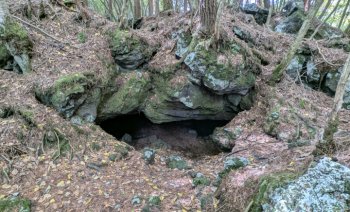 鳴沢コウモリ穴(なるさわ)